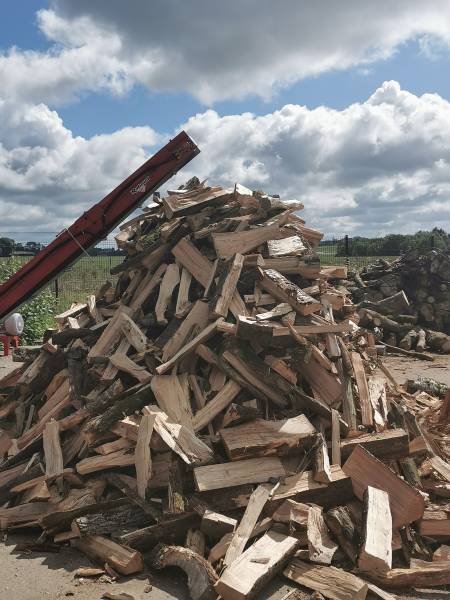 Sac bûche de bois en vente et livraison possible proche 76 - Vente bois de  chauffage et granulés à Saint Aubin Routot - Etablissements Lucas